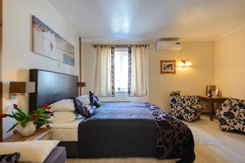 Deluxe kaheinimesetuba